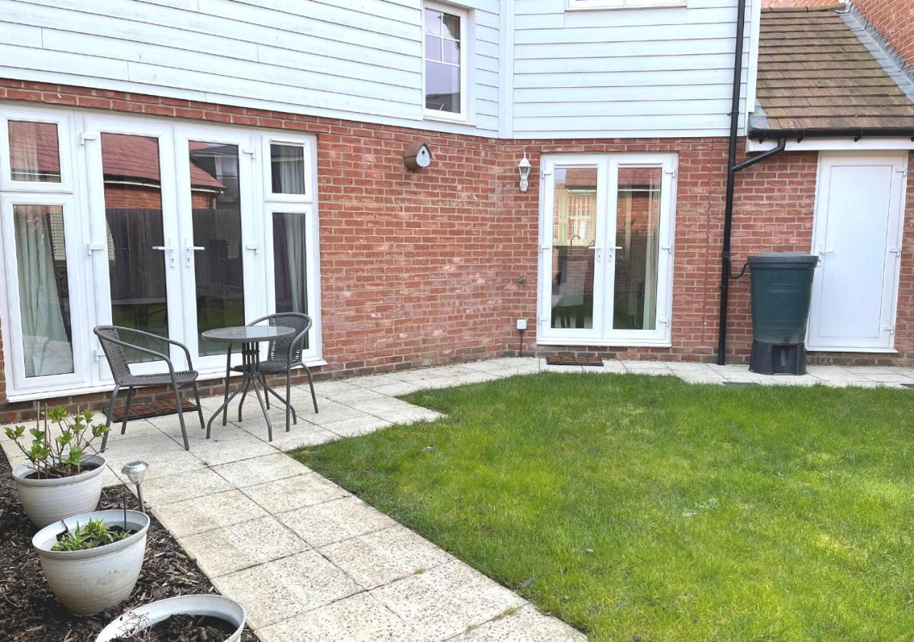 Ashford Holiday Home Sleeps 6 Free Parking Wifi Willesborough Exterior photo
